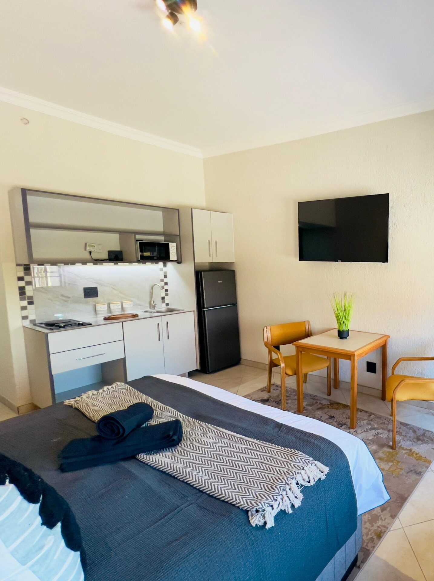 Fully furnished Promenade Place studio apartment with kitchenette in Mbombela Nelspruit, offering self-catering short stay accommodation near Kruger National Park.