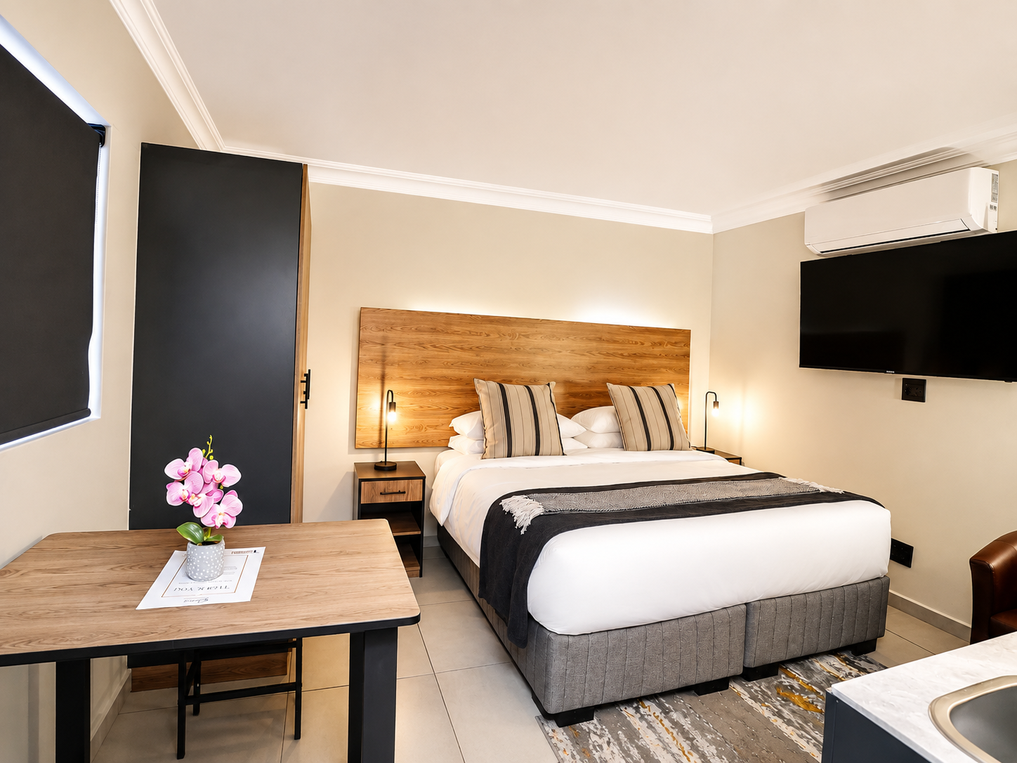 Furnished short-stay studio apartment with king bed and work desk at 1 on Daphny, Wendywood